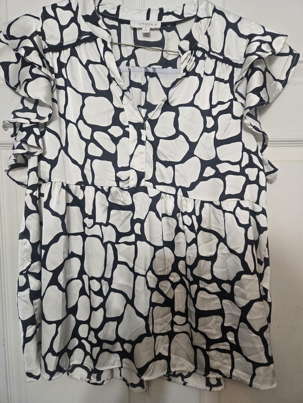 Umgee Black & White Ruffle Sleeve Printed Peplum Blouse